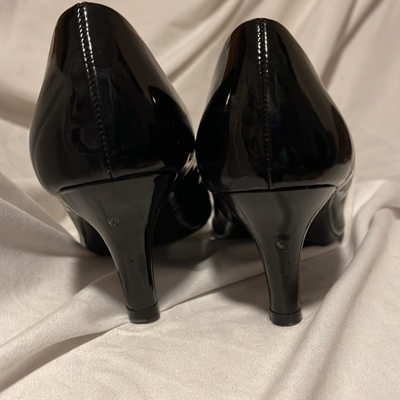 Women’s Black Heels - Picture 3 of 5